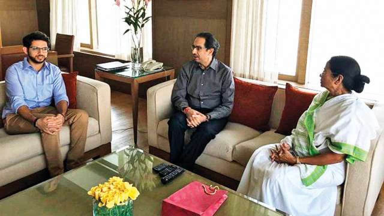 Mamata Banerjee pictured with Uddhav Thackeray (File Photo)