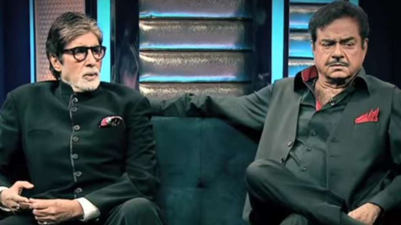   Never travel together! "Title =" Never travel together! "Data-title =" Never travel together! "Data-url =" https://www.dnaindia.com/bollywood/photo-gallery -shatrughan-sinha-amitabh-bachchan-controversy-8-statements-made-by-shotgun-in-his-biography-2734432 / never-traveling-together-2734439 "clbad =" img-responsive "/>


<p> 7/8 </p>
<h3/>
<p><em>  On the sets of Kaala Patthar, the chair next to Amitabh would not be offered to me, any more than his umbrella would be formed to cover us. We would drive from the place to the same hotel but he would sit in his car and never say "Let's go together". I found it very strange and wondered why this was happening because I never had to complain about him. </em></p>
</p></div>
<p clbad=