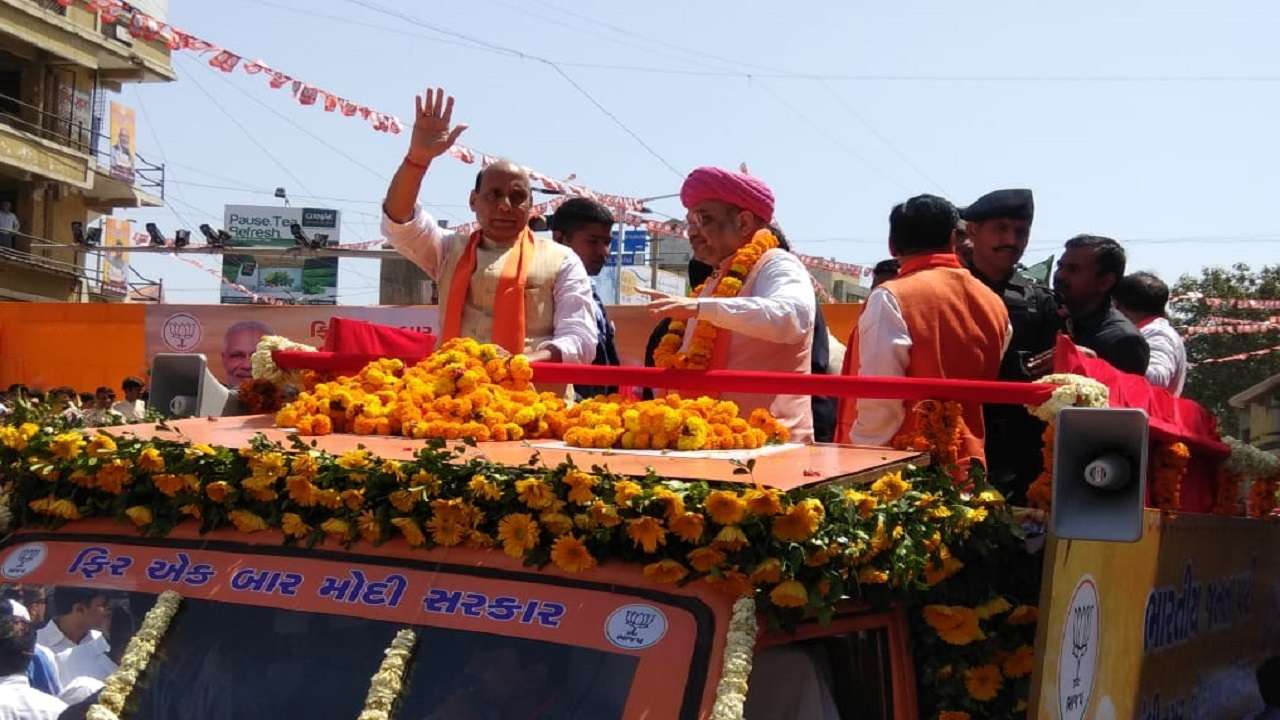 'Chowkidar pure hai, Modi ka PM banana sure hai': Rajnath Singh at Amit Shah's rally