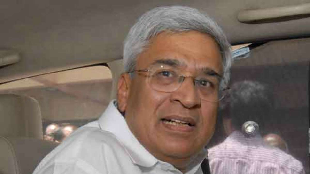 Will fight to defeat Rahul Gandhi: Prakash Karat