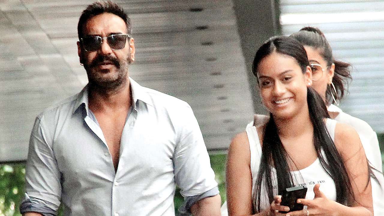   Ajay Devgn celebrates his birthday with his daughter Nysa in Singapore "title =" Ajay Devgn celebrates his birthday with his daughter Nysa in Singapore "data-title =" Ajay Devgn celebrates his birthday birthday with his daughter Nysa in Singapore "data-url =" https://www.dnaindia.com/bollywood/photo-gallery-scoops-kareena-kapoor-khan-charges-rs-11-crore-for-a-brand -Japan-Ajay-Devgn-A-Celebrate-A-Birthday-With-Nysa-2735248 / Ajay-Devgn-A-Celebrate-In-His-Birthday-With-His-Daughter-Nysa-A-Singapore -2735256 "clbad =" img-responsive "/>


<p> 8/8 </p>
<h3/>
<p>  Ajay Devgn, who is currently working on his ambitious historical project, <em> Tanhaji: The Unsung Warrior </em> took advantage of the break between programs. On Friday, the actor-producer, his wife Kajol and his son Yug, flew to Singapore, where he is currently studying the couple's daughter, Nysa. </p>
<p>  We are told that Ajay, who is one year older tomorrow, wanted Nysa to be in the party when he rings at the age of 50. The Devgns are known for celebrating important events together and, given the importance of his saalgirah, they decided to spend some of it. The day will not be without work either, since Ajay returns to the bay tomorrow morning for the launch of the next exit of his output, <em> De De Pyaar De </em>. </p>
</p></div>
</p></div>
</pre>
</pre>
[ad_2]
<br /><a href=