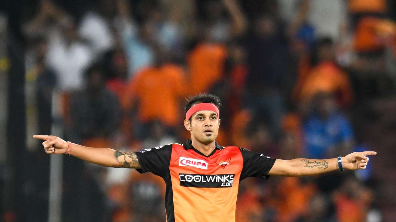 Siddhart Kaul removes Quniton de Kock, Krunal Pandya