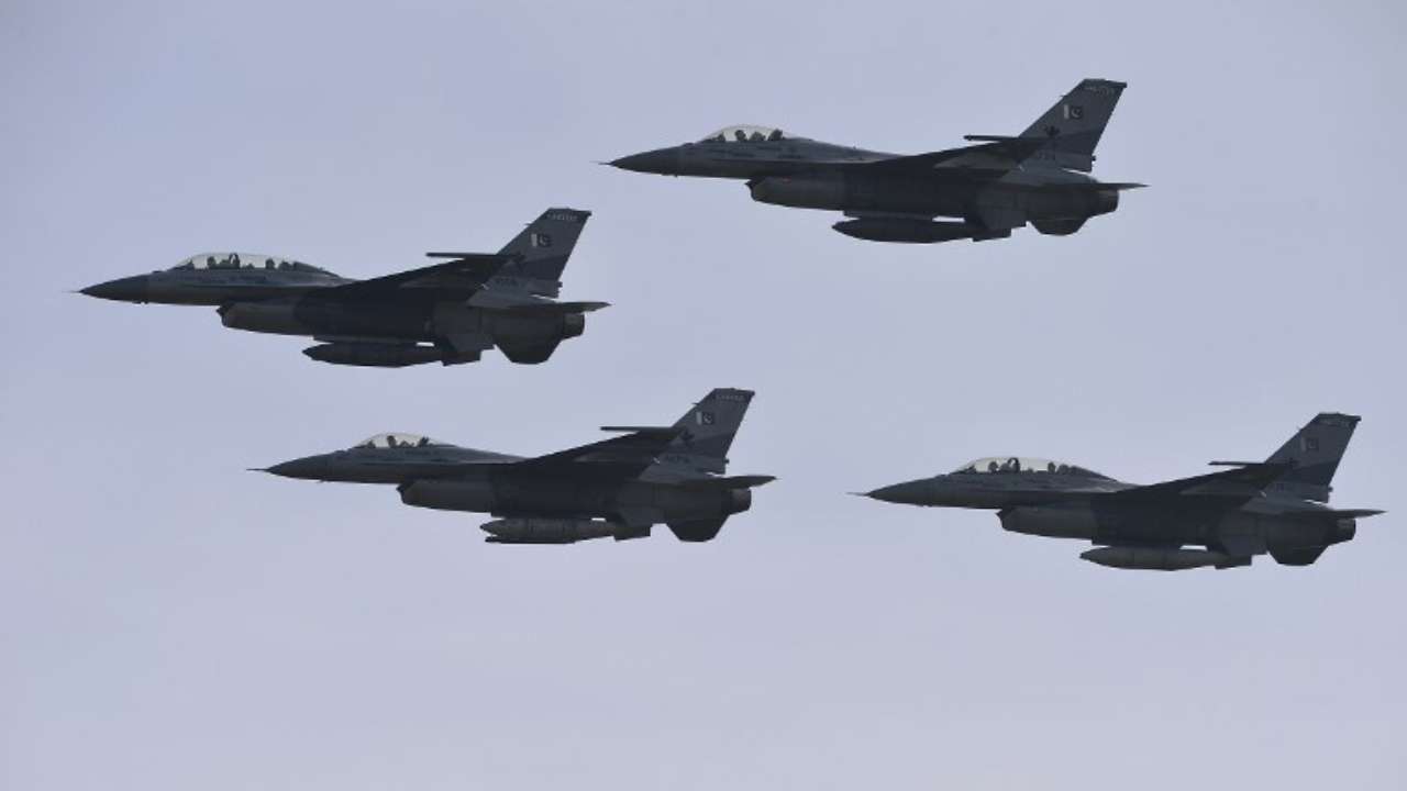 Pakistan F-16