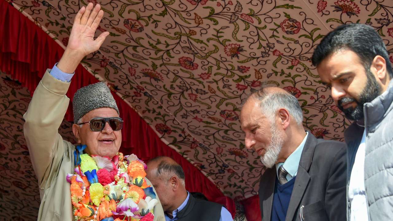 'Kaun jhanda khada karne ke liye taiyar hoga': Farooq ...