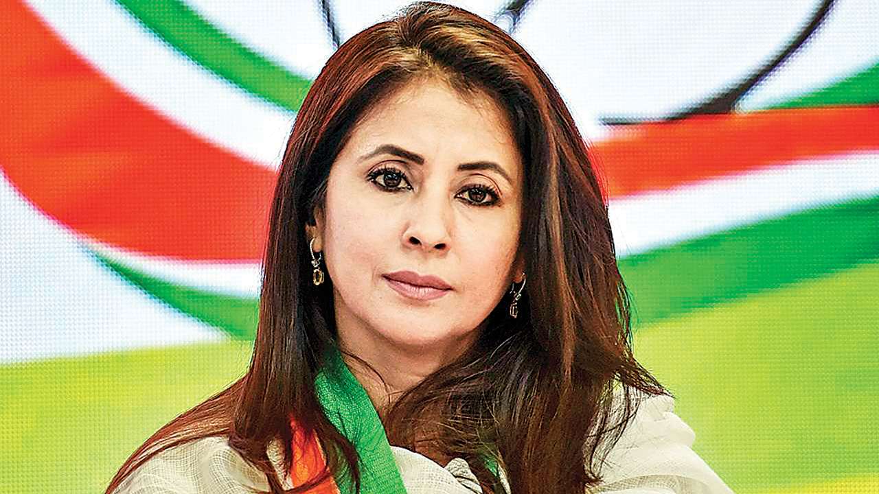 urmila matondkar family background