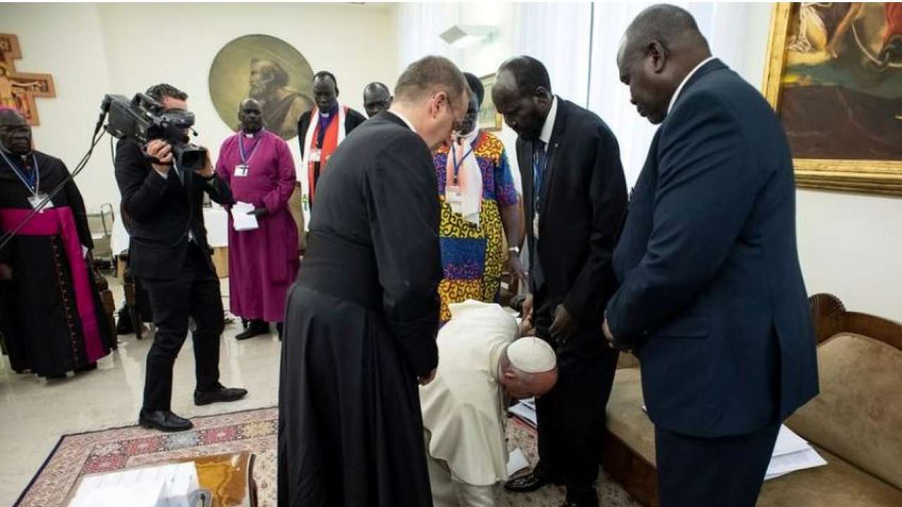 Pope kisses feet of South Sudan's leaders to encourage peace, Reuters