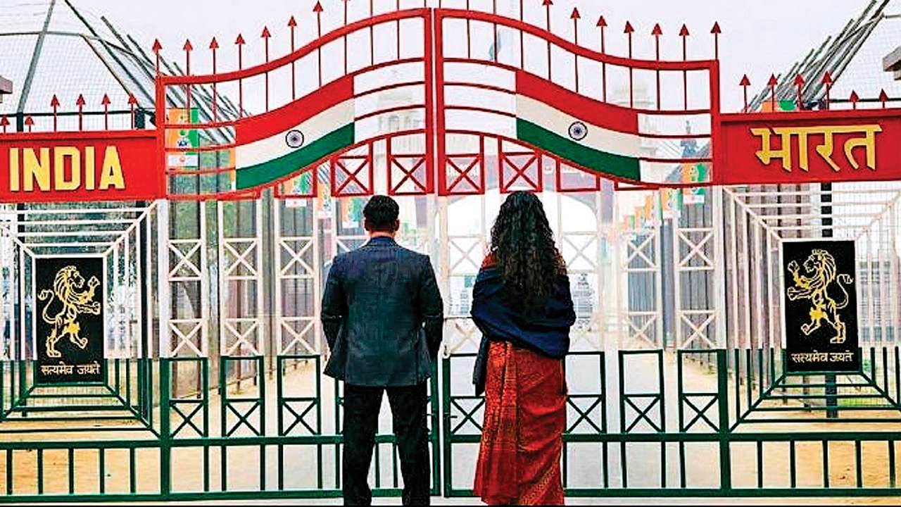   Bharat Trailer to Be Launched on April 24 "title =" Bharat Trailer to Be Launched on April 24 "data-title =" Salman Khan getting ready for Bharat, one of the most ambitious projects of his career, with filmmaker Ali Abbas Zafar. The film, whose release is scheduled for Eid, will open in cinemas on June 5. His trailer will be released on April 24th.

The film, which traces the journey of a man and a nation named Bharat, sees the transformation of the main character from child to elderly citizen. We will see Salman under six different looks, as the story traces several decades of his life. Bharat also includes Katrina Kaif, Disha Patani, Jackie Shroff, Tabu and Sunil Grover, among others.

Thanks to his cast of stars, he has already generated a lot of buzz among moviegoers. Ali shares, "We are delighted to share Bharat's trailer. The trip was overwhelming as fans showed their love for the film since the announcement. They were looking forward to the promo and the teaser was loved too. We are now looking forward to the public response to the trailer because it is the result of our hard work, conviction and dedication. It is rewarding to be accepted with the abundance of fans' love. "" Data-url = "https://www.dnaindia.com/bollywood/photo-gallery-scoops-prabhas-gets-hollywood-biggies-to step-for-saaho-hrithik-roshan-tiger-shroff-s- admiration mutual-society-2739600 / bharat-s-trailer-to-be-launched-the-april-24-2739603 "clbad =" img-responsive "/> 

<p> 3/5 </p>
<h3/>
<p>  Salman Khan is getting ready for <em> Bharat </em> one of the most ambitious projects of his career, with filmmaker Ali Abbas Zafar. The film, which is The Movie, which traces the journey of a man and a nation named Bharat, sees the transformation of the character from one title to another. The film will be released on June 24th. Salman will appear under six different looks as the story recounts several decades of his life. <em> Bharat </em> also presents Katrina Kaif, Disha Patani, Jackie Shroff, Tabu and Sunil Grover, among others. 1 9659006] Thanks to his cast of stars, he has already generated a lot of buzz among moviegoers. Ali shares: "We are delighted to share the trailer of <em> Bharat </em>. The trip was overwhelming as fans showed their love for the film since the announcement. They were looking forward to the promo and the teaser was loved too. We are now looking forward to the public response to the trailer because it is the result of our hard work, conviction and dedication. It's gratifying to be accepted with the abundance of love that fans fill. "</p>
</p></div>
<p clbad=