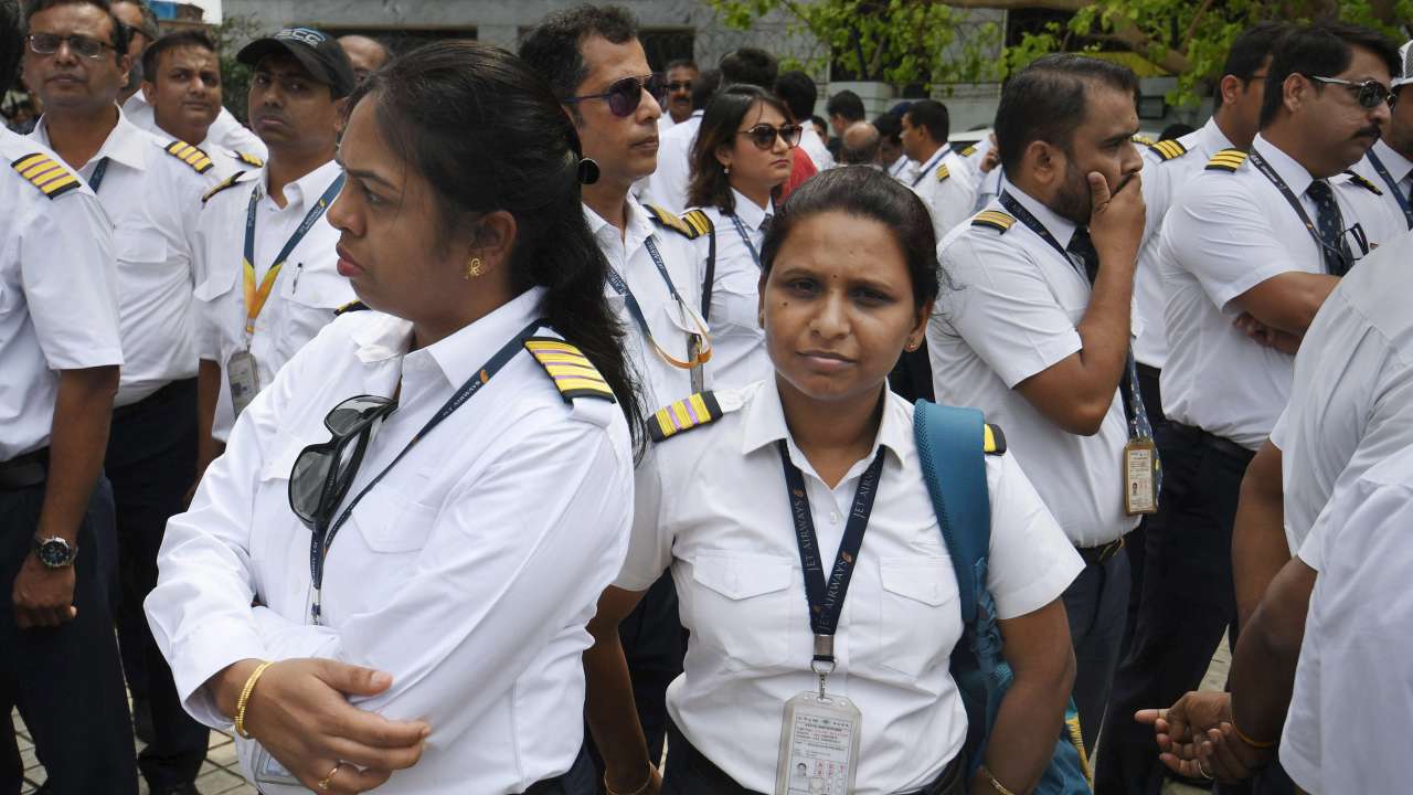 Jet engineers and pilots protesting
