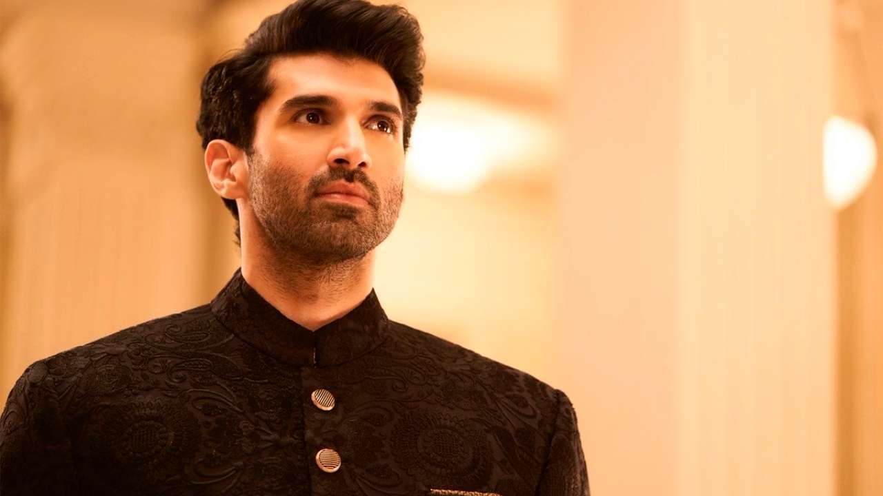 Aditya Roy Kapur in Kalank