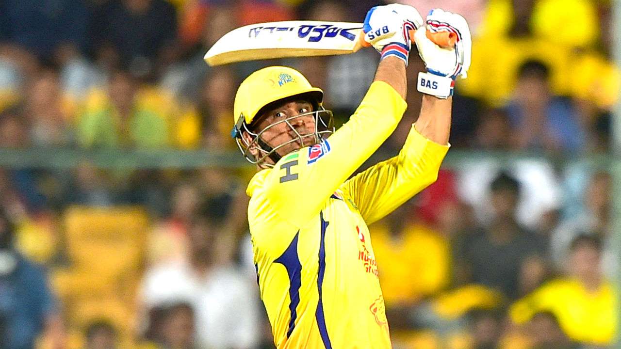 MS Dhoni takes CSK close