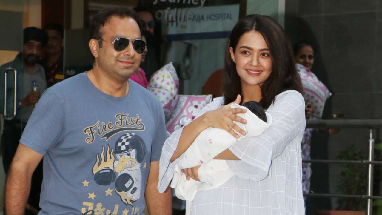 Surveen Chawla Xxx Fucking - Photos: Surveen Chawla and husband Akshay Thakker take their newborn baby  girl Eva home, snapped outside the hospital