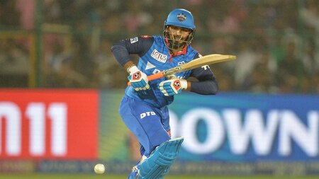 Cricketing world hails Rishabh Pant