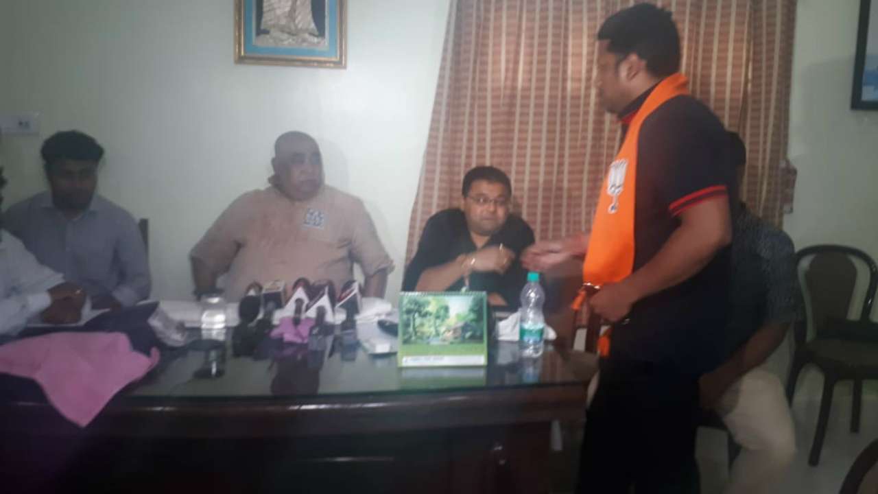 In Huge Embarrassment For Bengal BJP Its Jadavpur Candidate Meets TMC S Anubrata Mondal