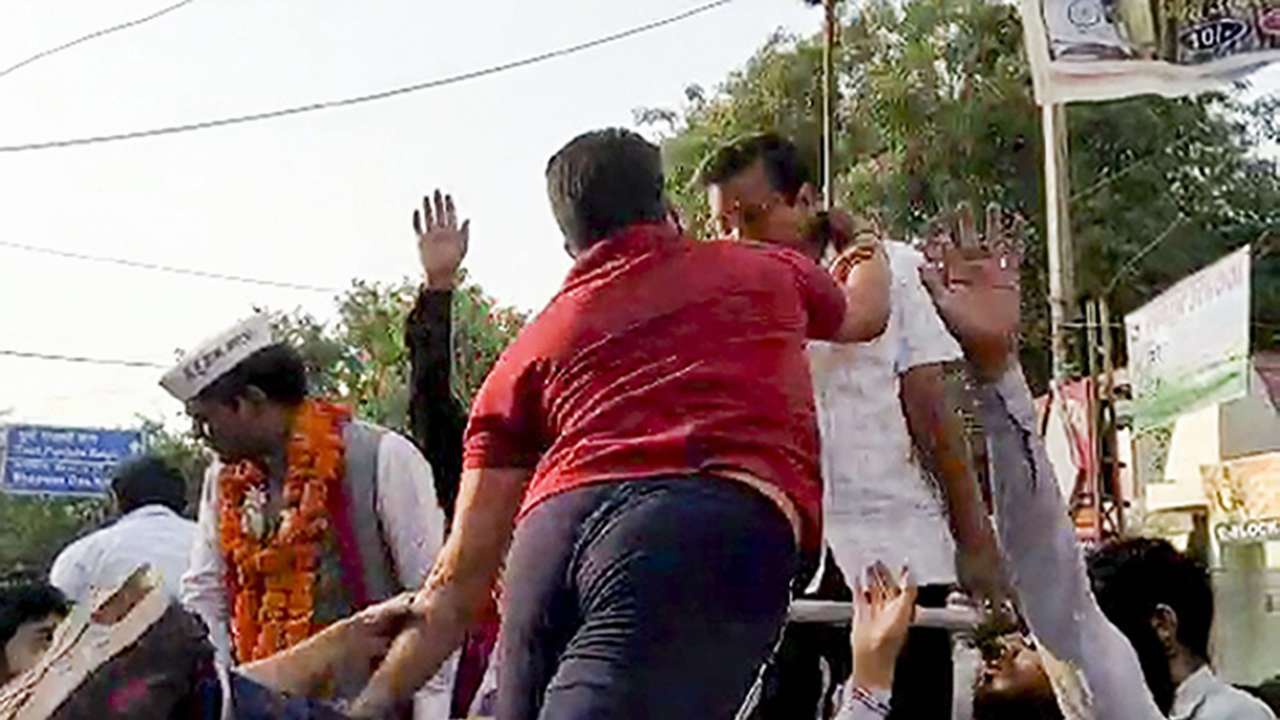 Video grab of Kejriwal being slapped