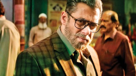 Salman Khan took 2.5 hours to look old in 'Bharat'