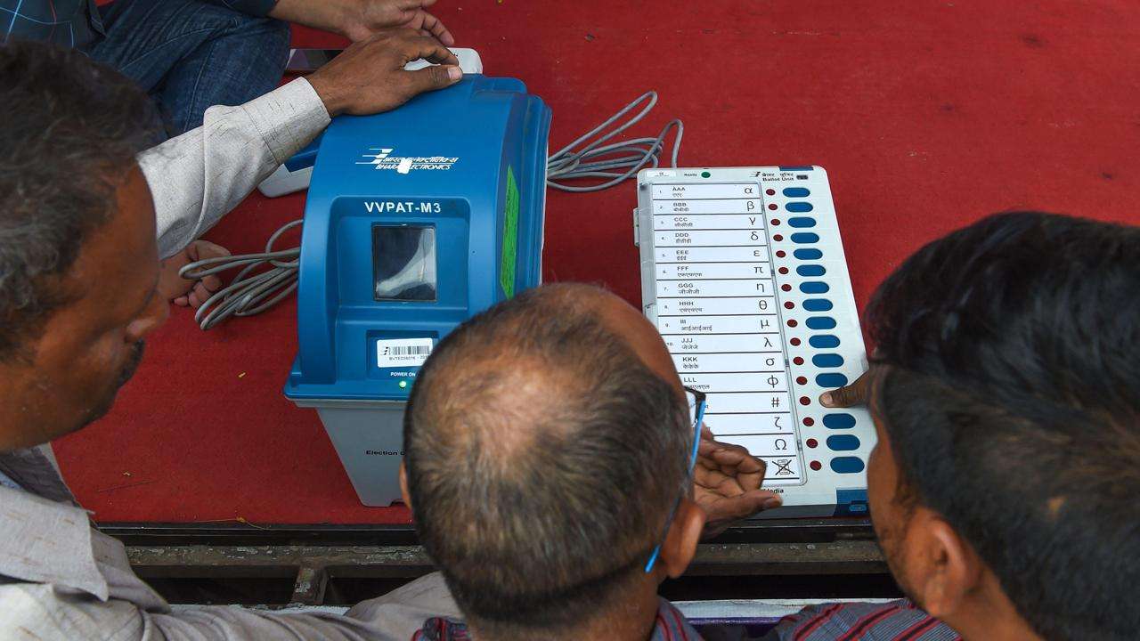 In case of mismatch between EVM and VVPAT, EC to hold latter valid