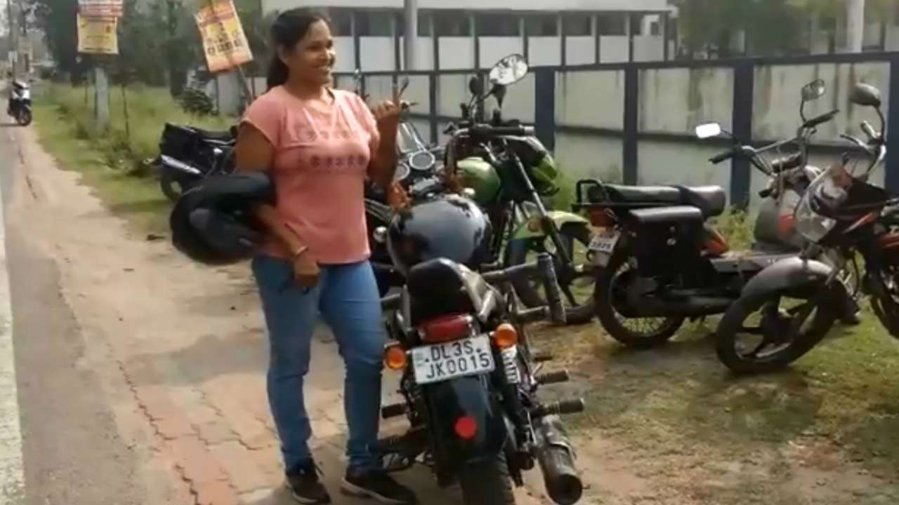 Yashoda rode from Noida to Dhanbad to cast her vote