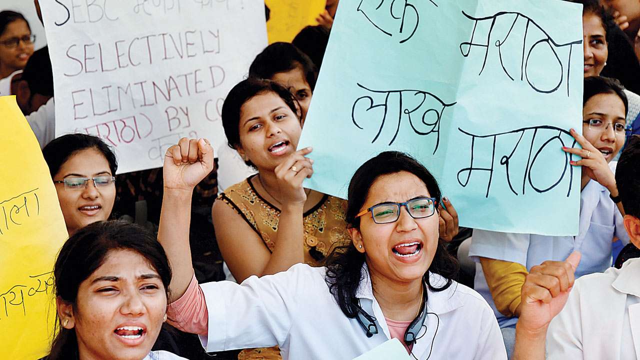 Mumbai Protesting Medical Students Resort To Gandhigiri