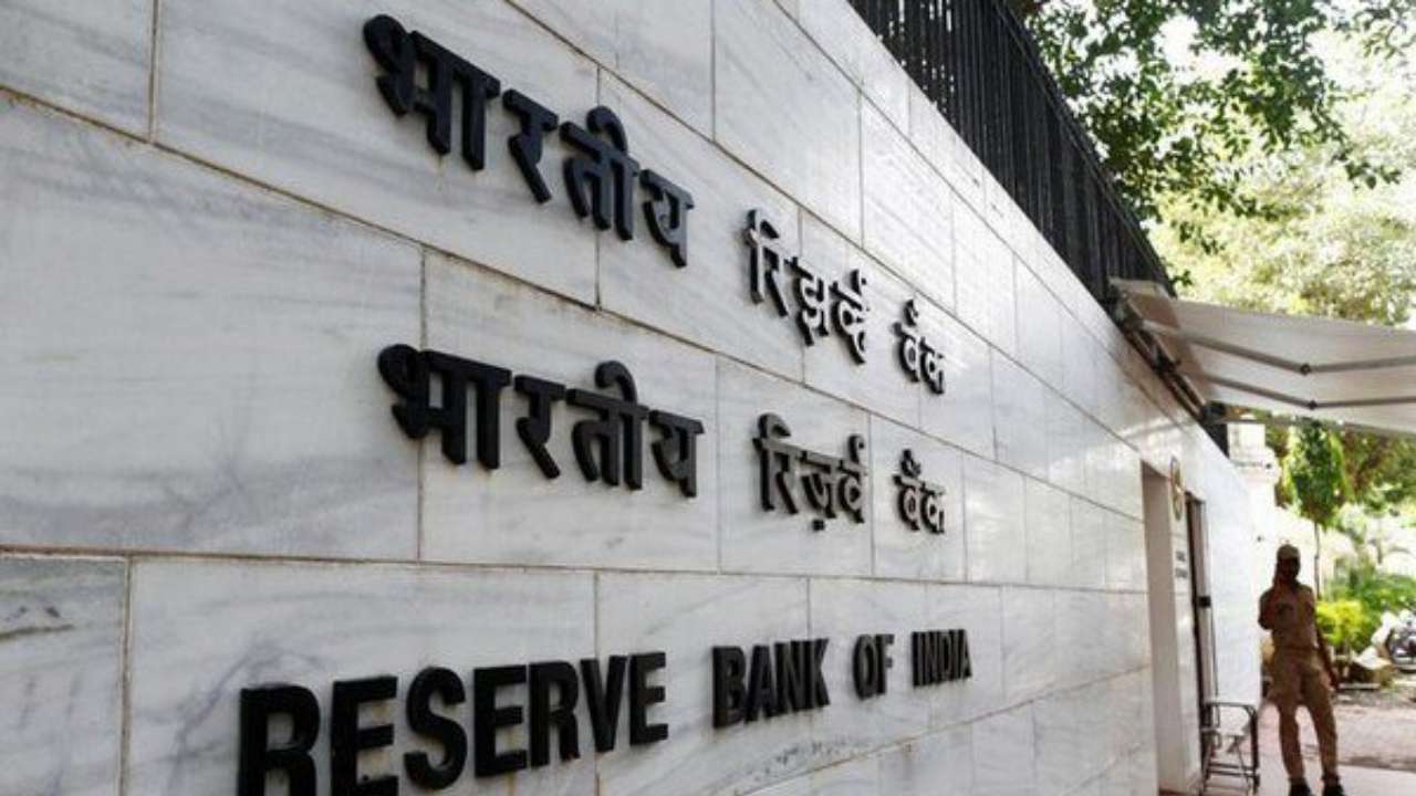 Rbi To Issue Rs 10 Banknotes Bearing Signature Of Governor