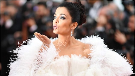Aishwarya Rai Bachchan looked nothing less than a goddess on the Cannes 2019 red carpet