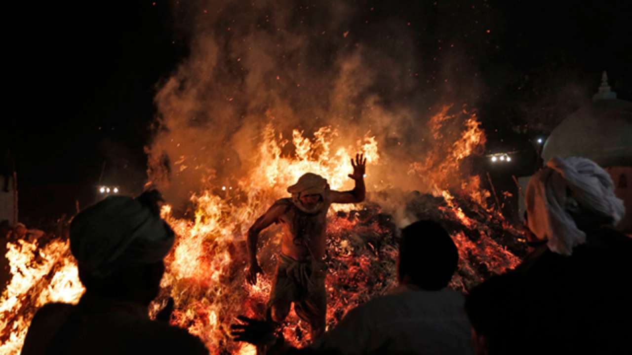 Priests at burning ghats to recieve stipend in Kolkata