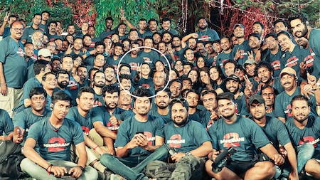 Rani Mukerji bonds with 'Mardaani 2' crew at Rajasthan after wrapping up the schedule