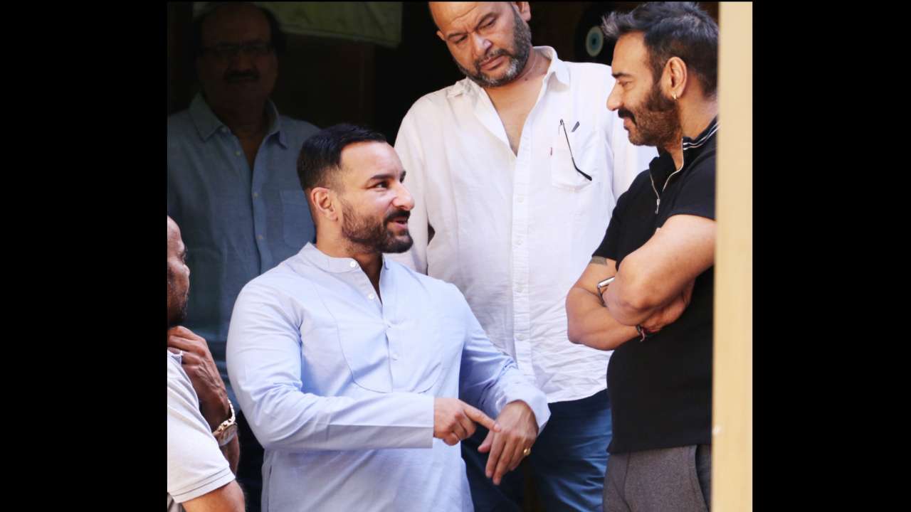   A smile to cheer a dark day "title =" A smile to brighten a dark day "data-title =" It was encouraging to see Saif trying to lighten his dark mood with his conversation.After all, nothing is impossiblea smile? "Data-url =" https://www.dnaindia.com/bollywood/photo-gallery-after-paying-homage-to-ajay-devgn-s- father-veeru-devgan-saif-ali-khan -victoring-his-son-ibrahim-playing-cricket-photos-2755054 / a-smiling-a-smiling-at-a-day-morose-2755059 "clbad =" img-responsive "/> 

<p> 3 / 5 </p>
<h3/>
<p>  It was comforting to see Saif trying to lighten the dark atmosphere of his conversation. After all, there is nothing that a smile can fix, is not it? </p>
</p></div>
<p style=