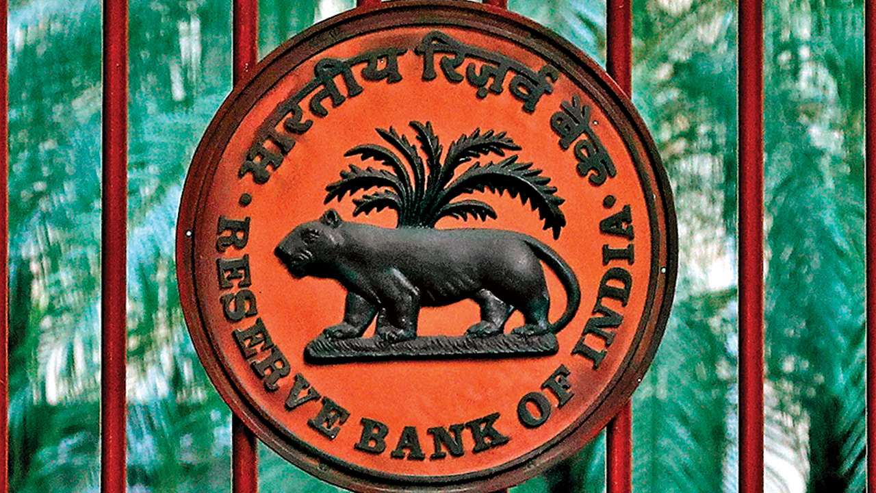 RBI cuts GDP outlook, expects govt to take fiscal prudence path