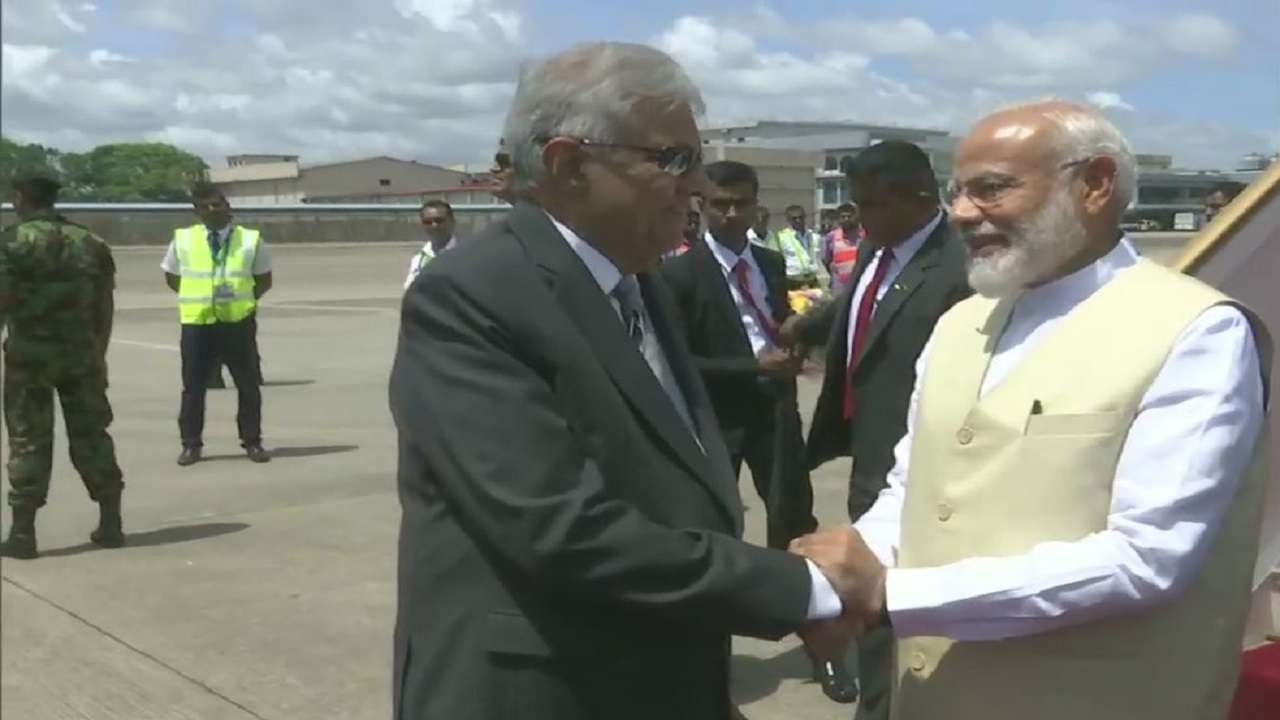 PM Modi and Sri Lankan PM R Wickremesinghe