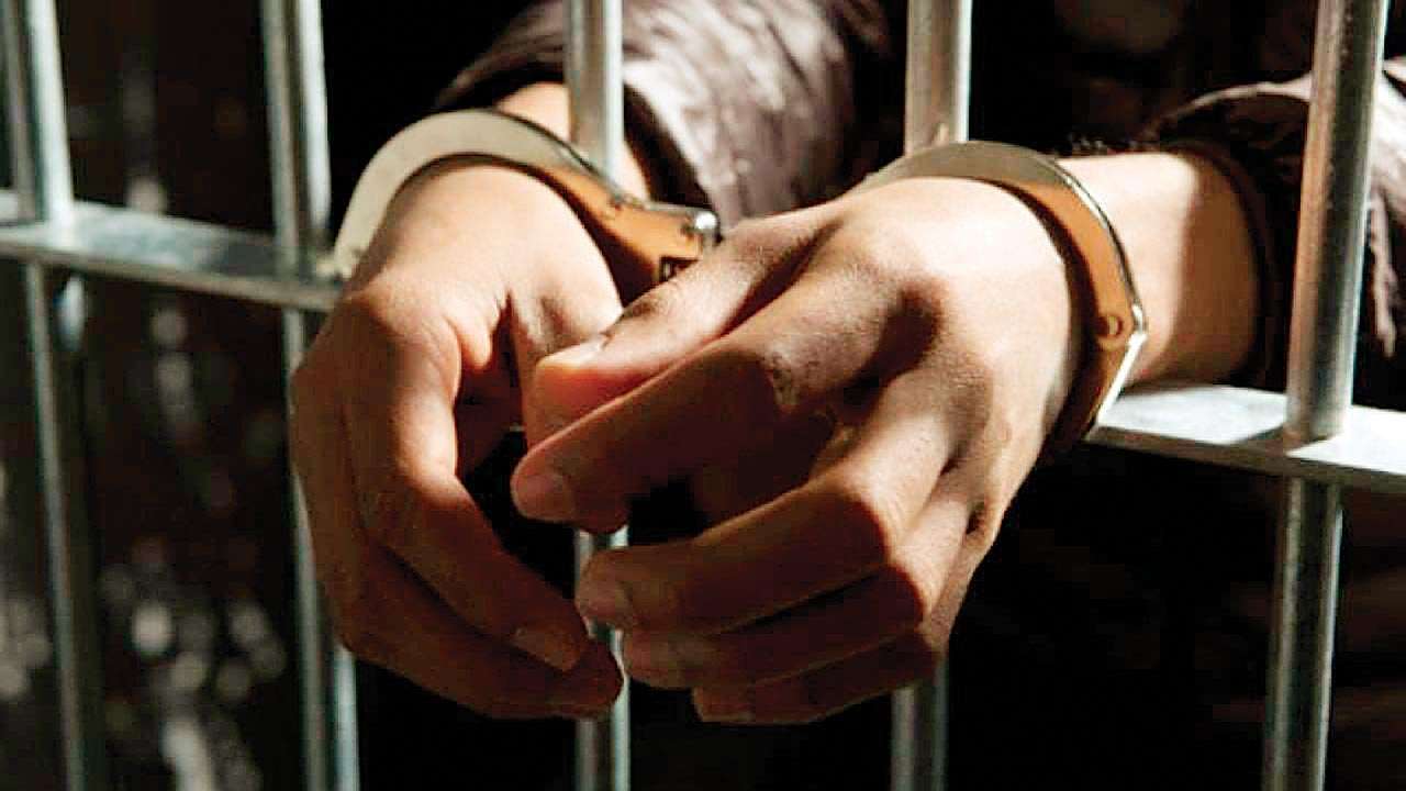 Maharashtra: Eight held in raid on gambling den