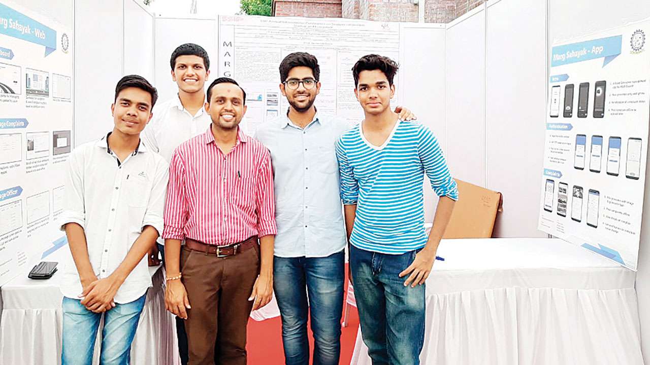 Students Dhrumil Bhavsar, Kaushik Jadav, Rohan Shah and Nishant Desai with Professor Jashwant Dave