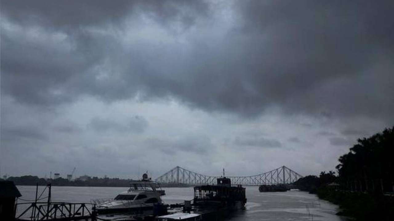 Magician, lowered into Ganga for live stunt, goes missing