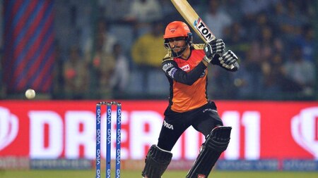 Manish Pandey goes for 10