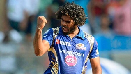 Lasith Malinga takes 2 wickets in an over