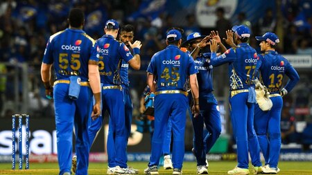 RCB lose 3 wickets in last over as MI restrict them to 171