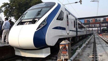 Vande Bharat Express runs between Delhi and Varanasi