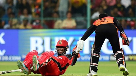RCB sign off their campaign in style in front of home crowd