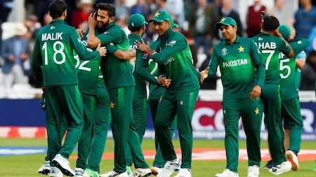 Pakistan end losing streak