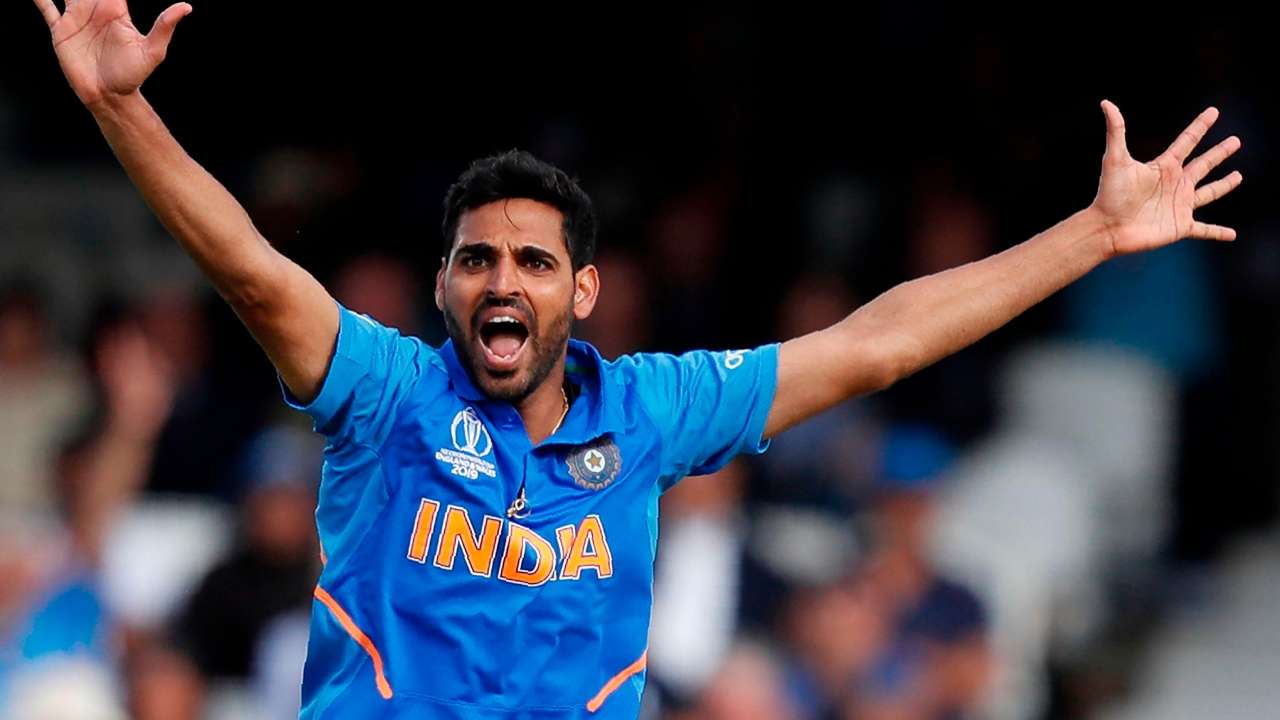 Bhuvneshwar Kumar makes a succesfull appeal for a LBW against Steve Smith