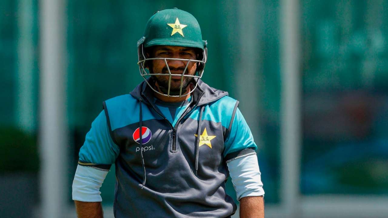 Pakistan win toss and opt to bat