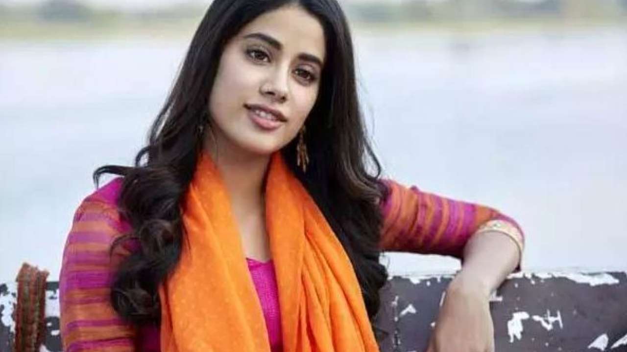 Leaked: Janhvi Kapoor snapped in traditional avatar on 