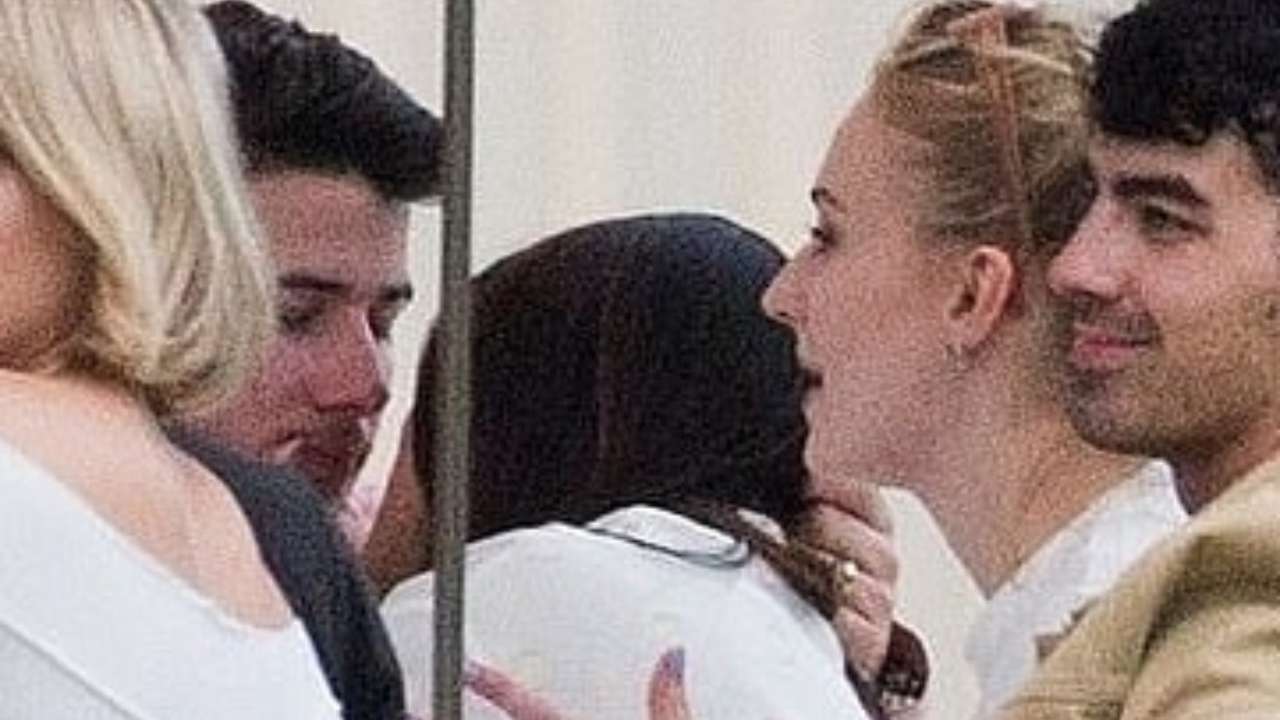Photos: Nick Jonas and Priyanka Chopra cozying up will make you want to snuggle next to your beloved