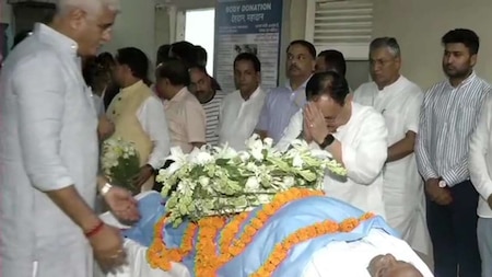 JP Nadda, other BJP leaders pay last respect