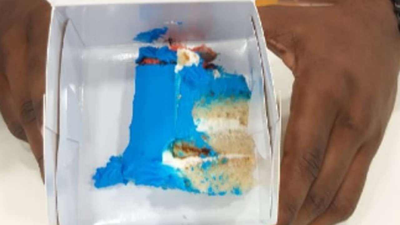 A customer was unable to wash off the colouring used in the cake.