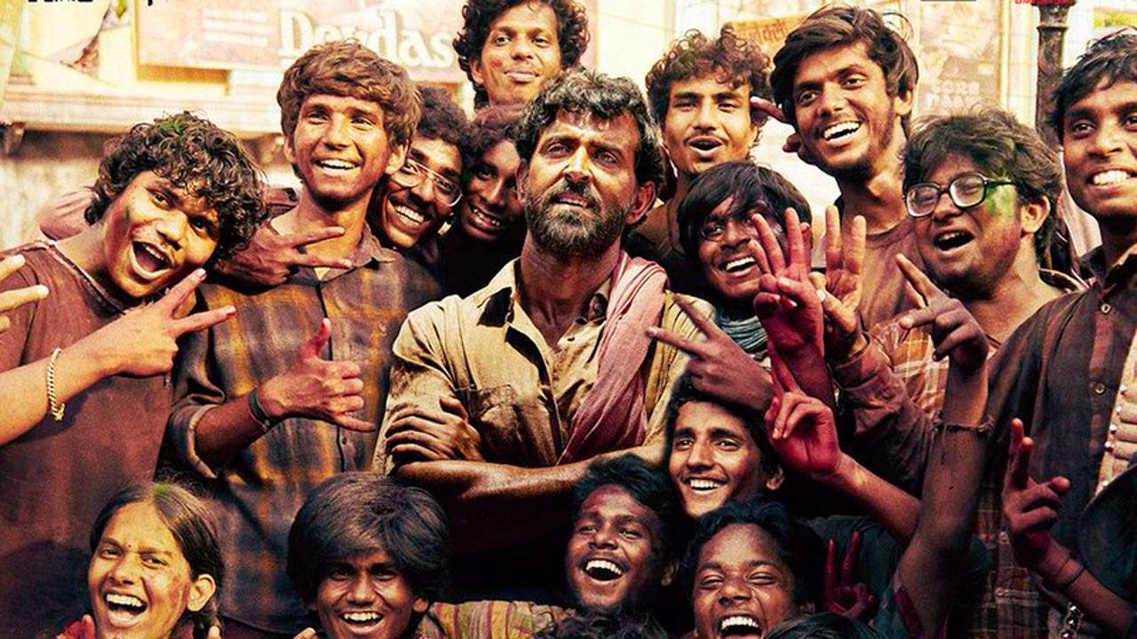 Anand Kumar Shows Hrithik Roshans Super 30 Trailer To The Audience At Cambridge University 