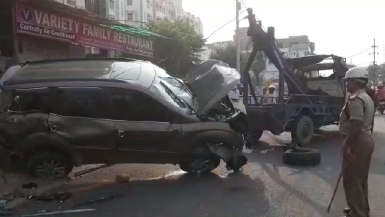 Patna: Car runs over 4 people, driver beaten to death by mob