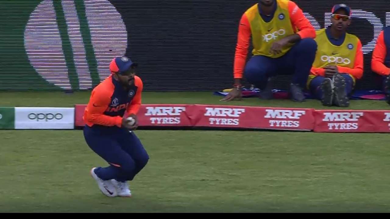 Eoin Morgan bounced out by Shami