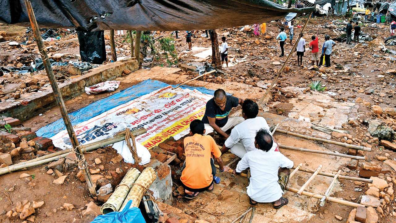 Malad wall collapse