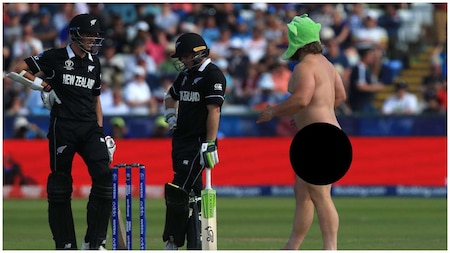 Pitch invader reaches New Zealand batsmen