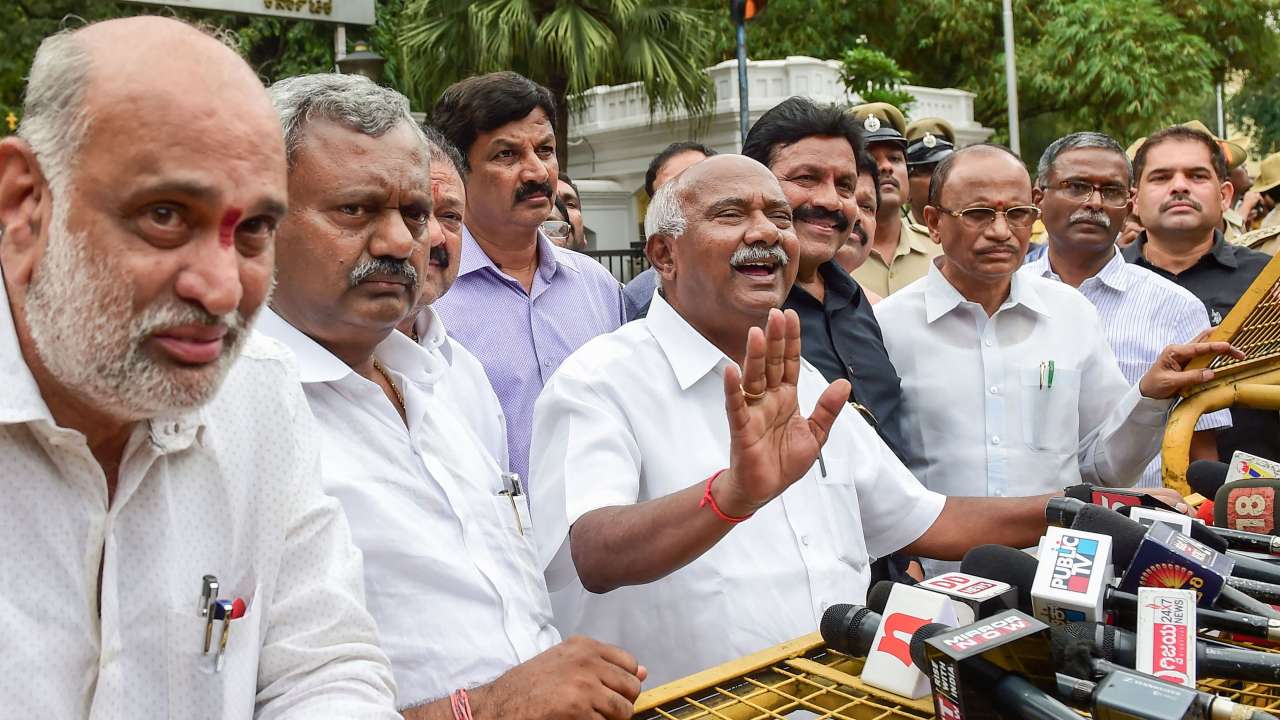 Karnataka Crisis: Congress-JDS leaders in huddle as MLAs refuse to take ...